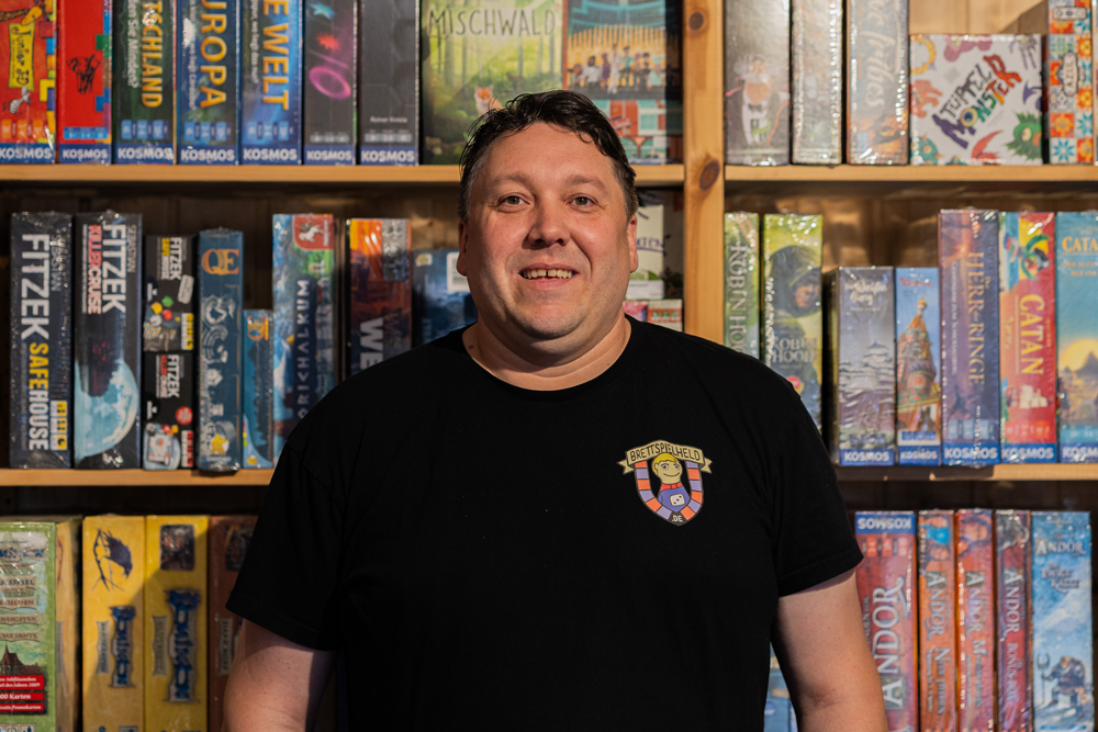 Es finden bei uns im Laden regelmäßig Spieleabende statt. Hier wird ein Kartenspiel gespielt