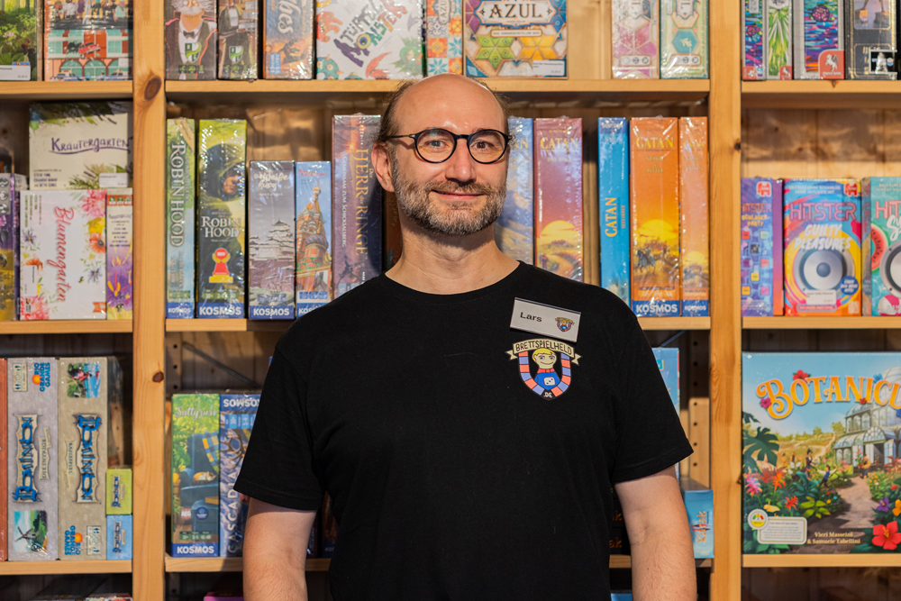 Es finden bei uns im Laden regelmäßig Spieleabende statt. Hier wird ein Kartenspiel gespielt
